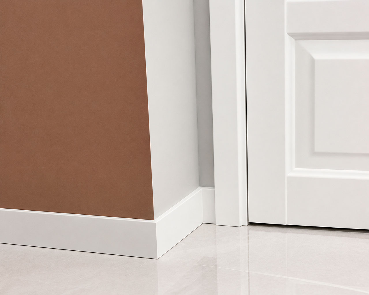 Напольный плинтус Décor Dizayn DD708